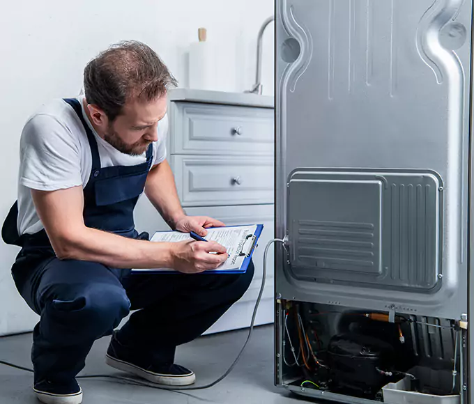 Why Cranston, RI Homeowners Choose Cranston Appliance Pro for Refrigerator Leak Repair?